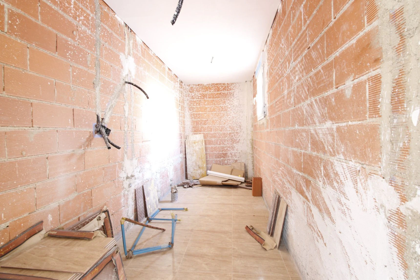 CASA CON GARAJE XXL Y POTENCIAL DE REVALORIZACIÓN EN PEGO – 300 m² REALES