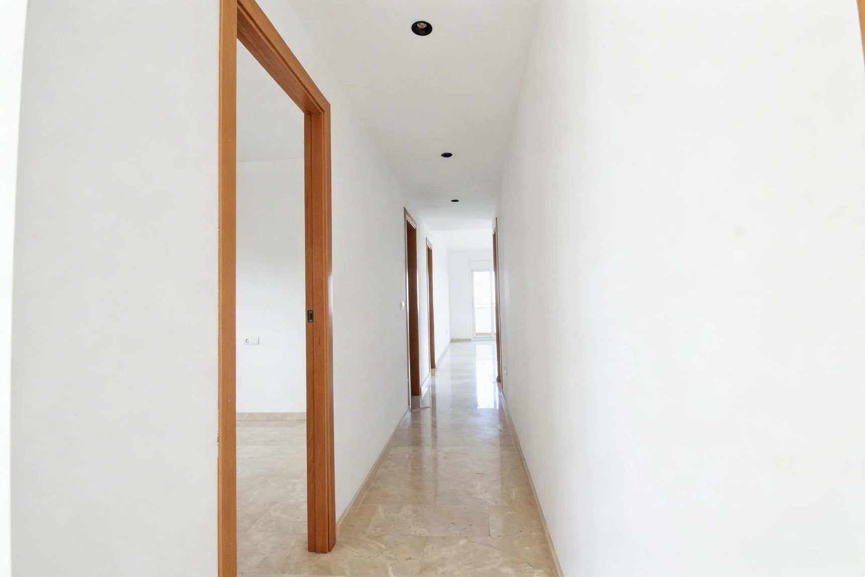 APARTAMENTO CON VISTAS AL MAR Y RENTABILIDAD REAL – TERRAZA, LUZ Y UBICACIÓN