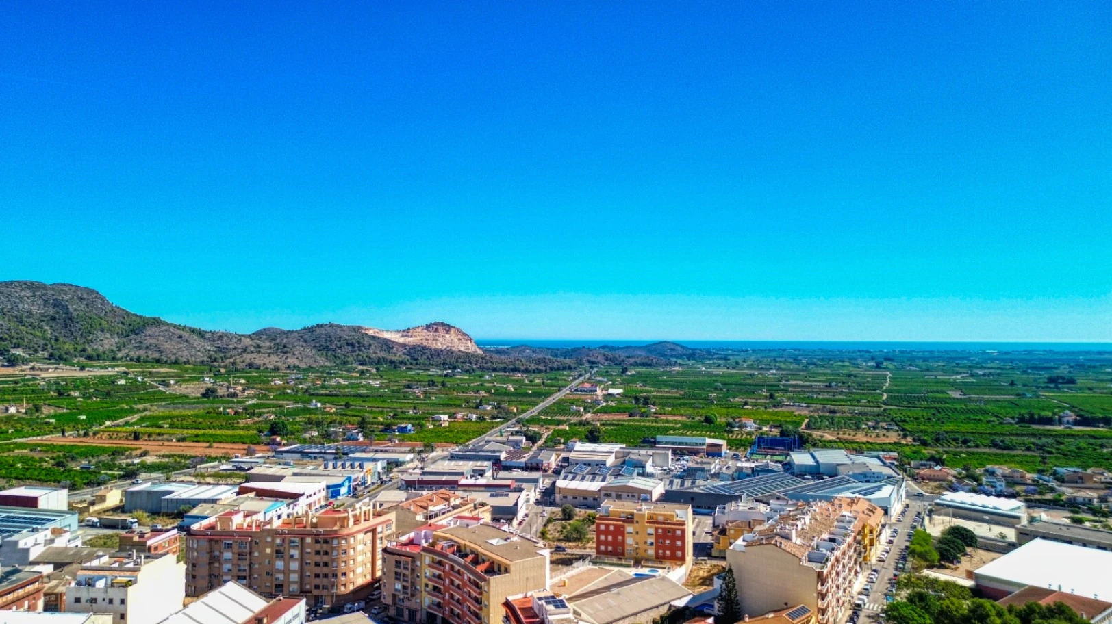Bajo diáfano en Pego, zona céntrica, ¡122 m² ideales!