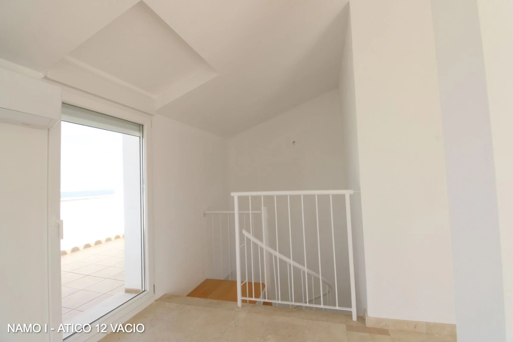 ÁTICO DÚPLEX CON TERRAZAS Y VISTAS 360º AL MAR – INVERSIÓN Y CALIDAD DE VIDA
