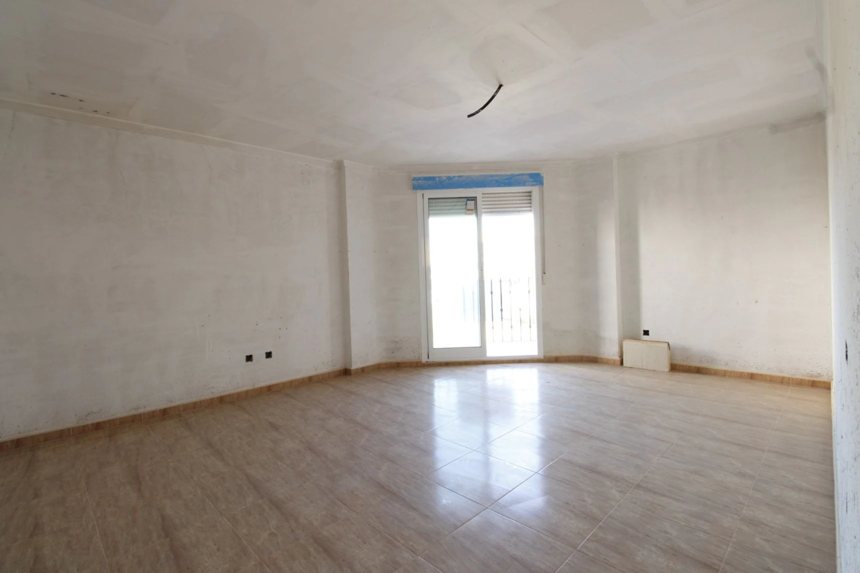 CASA CON GARAJE XXL Y POTENCIAL DE REVALORIZACIÓN EN PEGO – 300 m² REALES