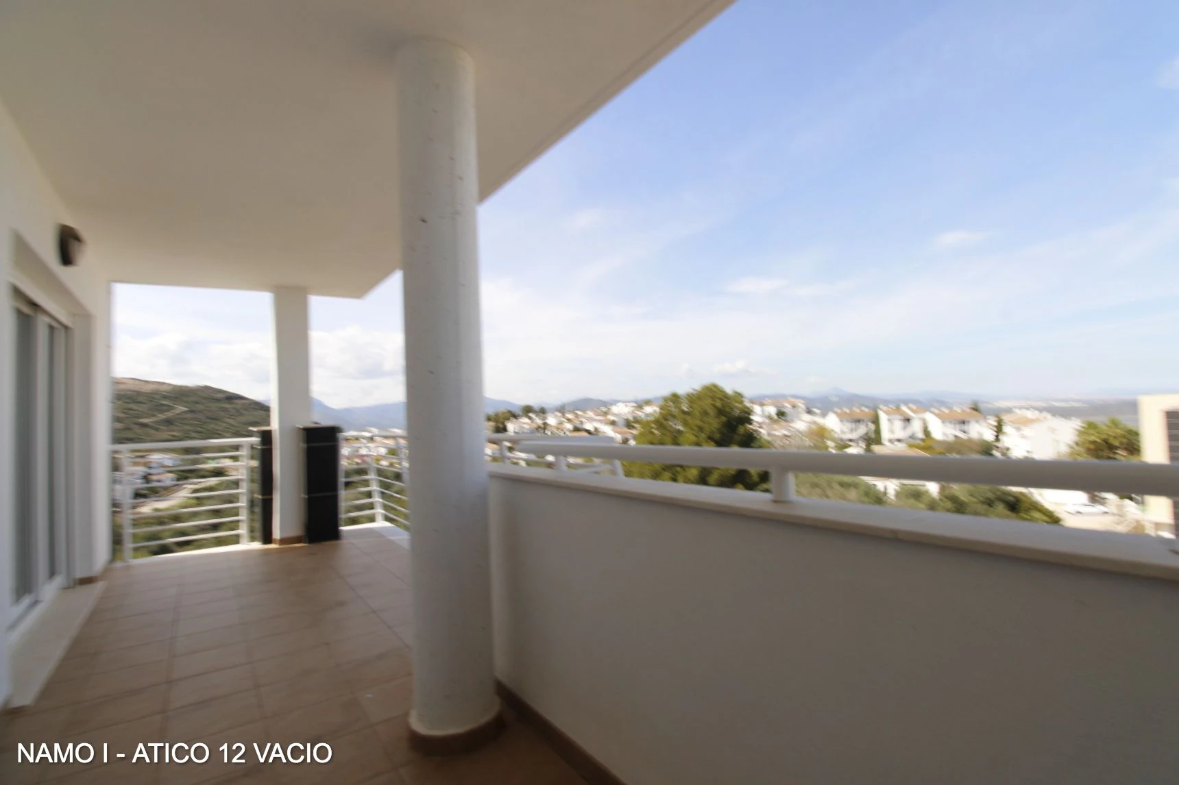 ÁTICO DÚPLEX CON TERRAZAS Y VISTAS 360º AL MAR – INVERSIÓN Y CALIDAD DE VIDA