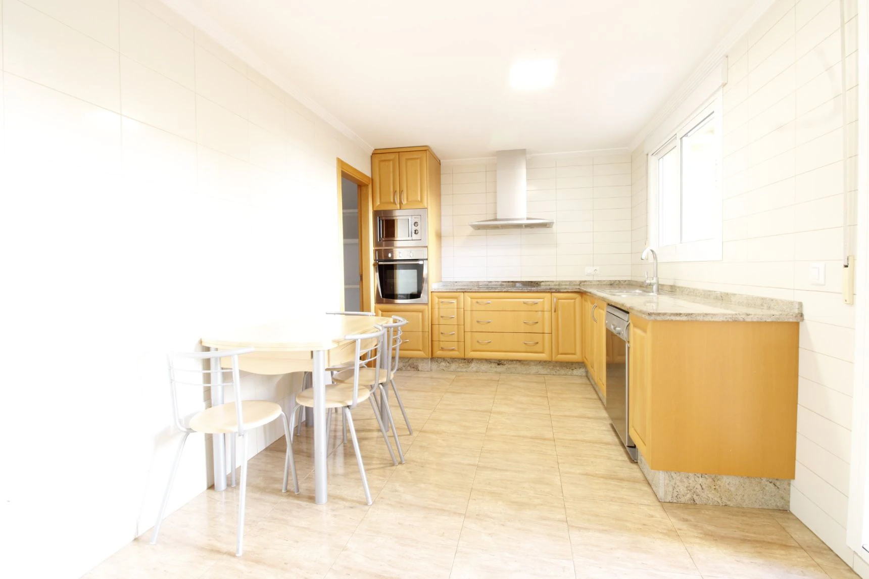 CASA CON GARAJE XXL Y POTENCIAL DE REVALORIZACIÓN EN PEGO – 300 m² REALES