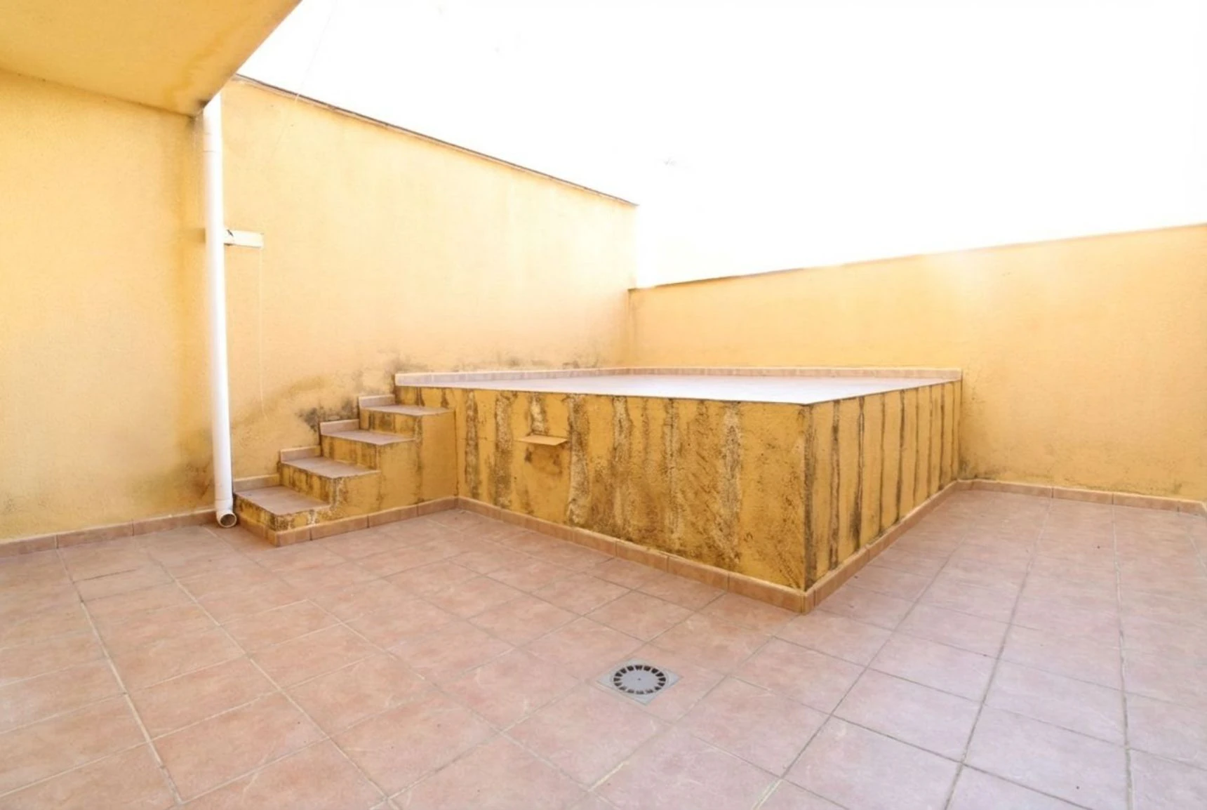 CASA CON GARAJE XXL Y POTENCIAL DE REVALORIZACIÓN EN PEGO – 300 m² REALES