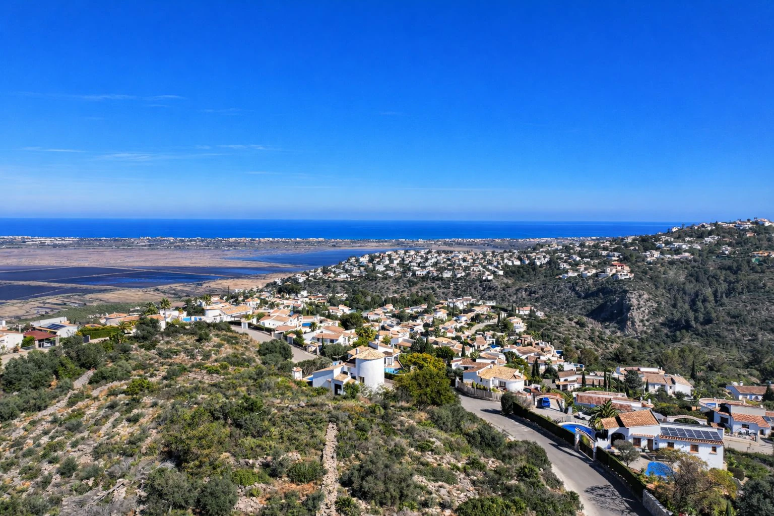 ÁTICO DÚPLEX CON TERRAZAS Y VISTAS 360º AL MAR – INVERSIÓN Y CALIDAD DE VIDA