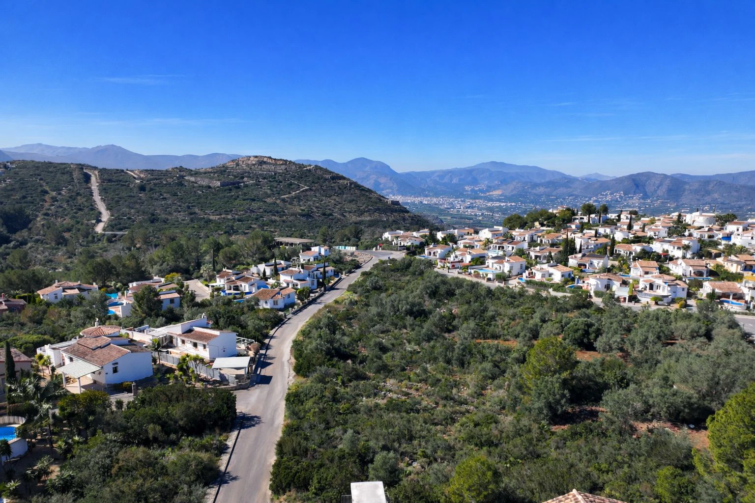 APARTAMENTO CON VISTAS AL MAR Y RENTABILIDAD REAL – TERRAZA, LUZ Y UBICACIÓN