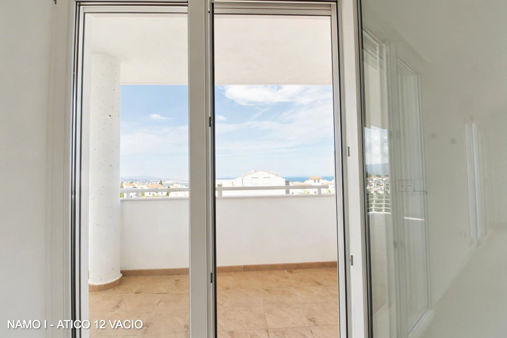 ÁTICO DÚPLEX CON TERRAZAS Y VISTAS 360º AL MAR – INVERSIÓN Y CALIDAD DE VIDA