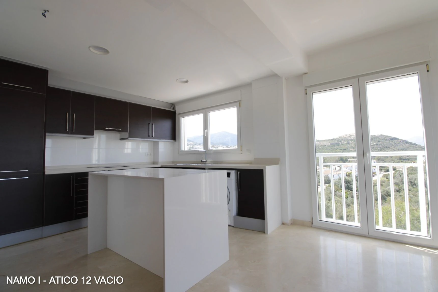 ÁTICO DÚPLEX CON TERRAZAS Y VISTAS 360º AL MAR – INVERSIÓN Y CALIDAD DE VIDA