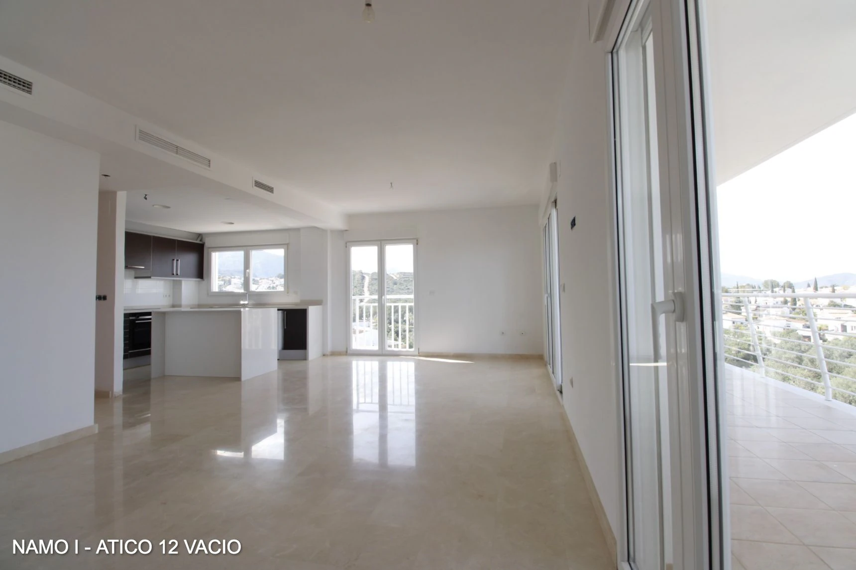 ÁTICO DÚPLEX CON TERRAZAS Y VISTAS 360º AL MAR – INVERSIÓN Y CALIDAD DE VIDA