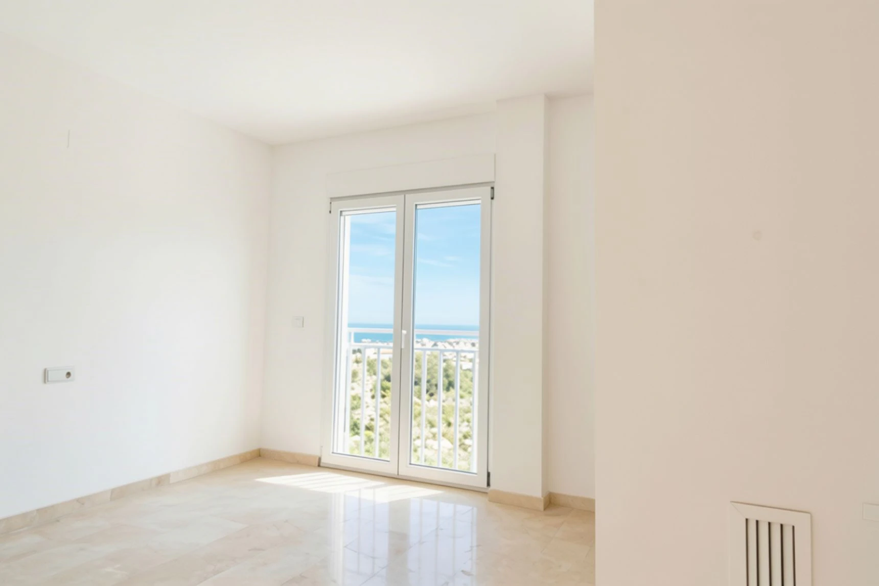 APARTAMENTO CON VISTAS AL MAR Y RENTABILIDAD REAL – TERRAZA, LUZ Y UBICACIÓN