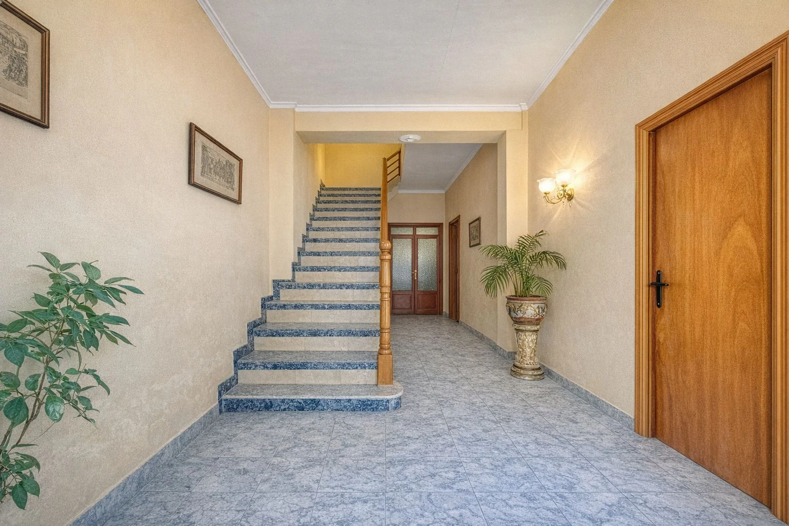 Edificio de 2 plantas. 2 vivienda independientes