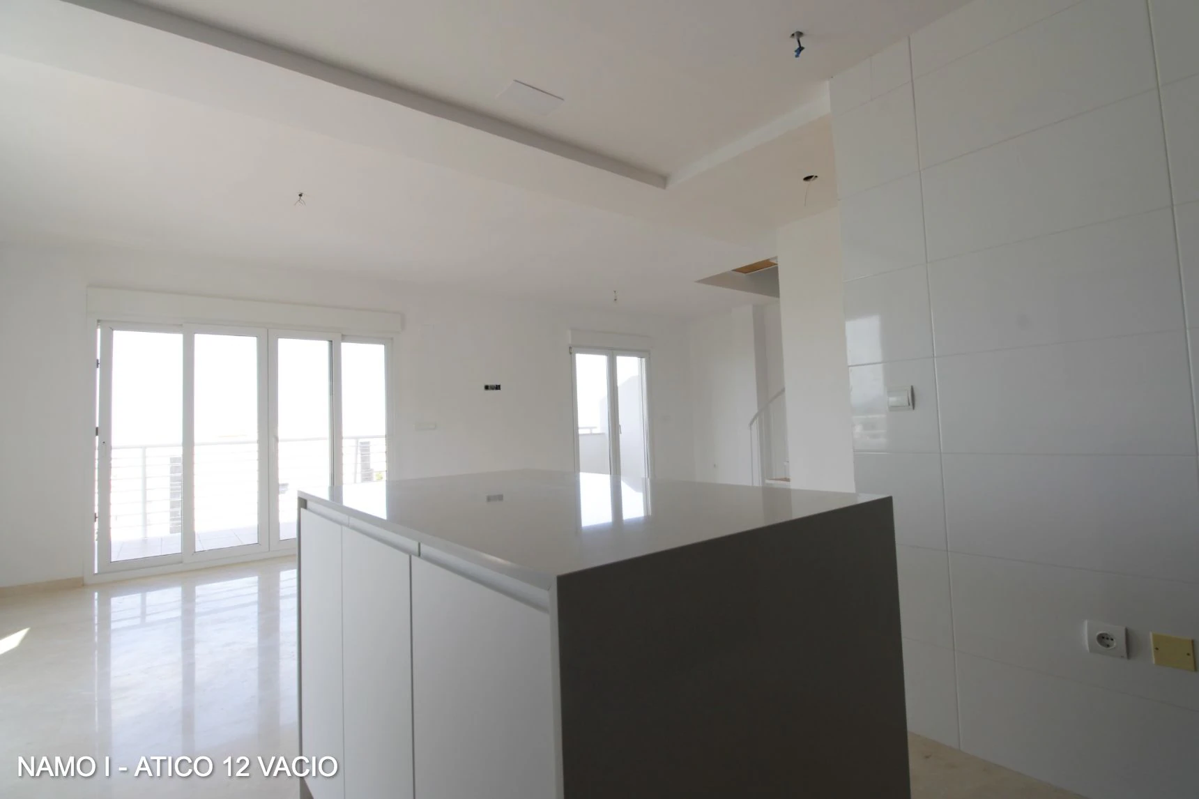 ÁTICO DÚPLEX CON TERRAZAS Y VISTAS 360º AL MAR – INVERSIÓN Y CALIDAD DE VIDA