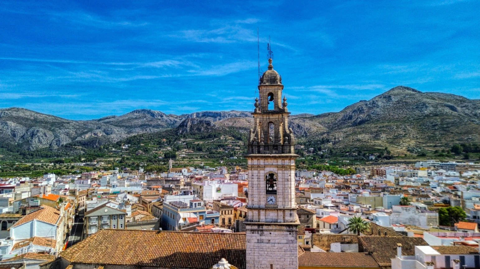 Bajo diáfano en Pego, zona céntrica, ¡122 m² ideales!