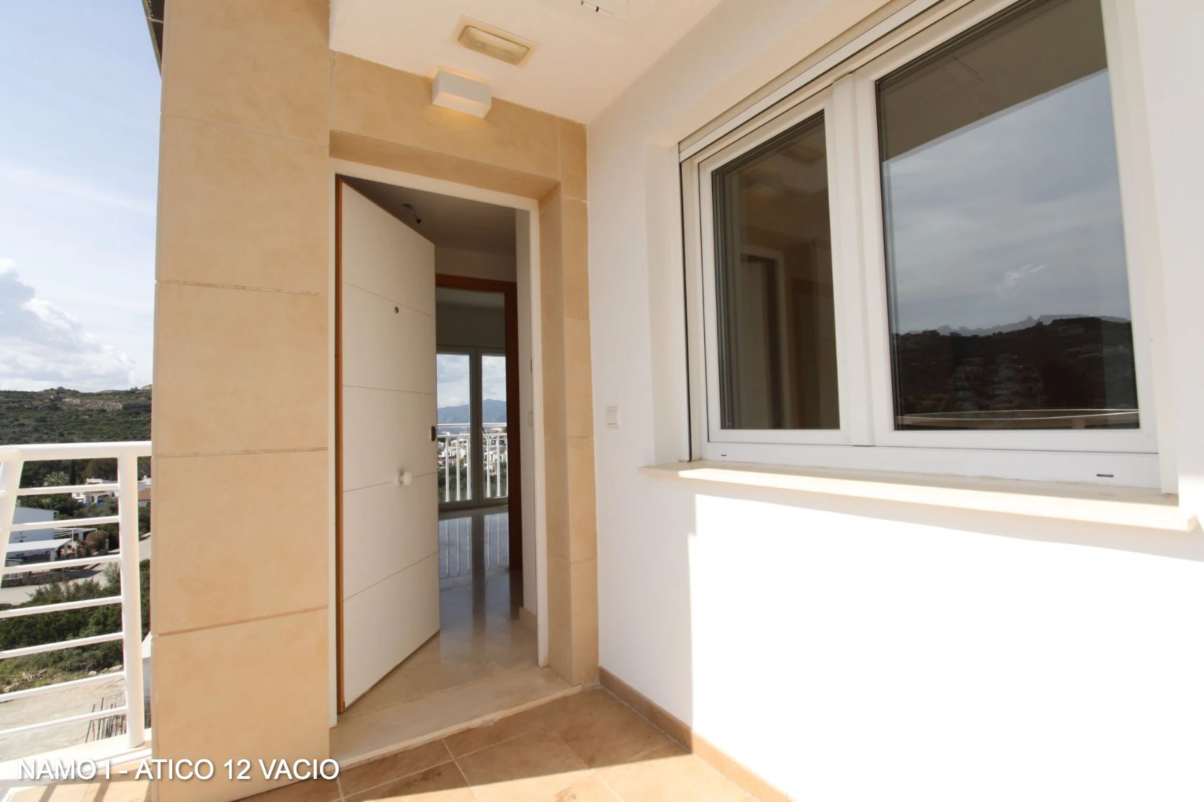 ÁTICO DÚPLEX CON TERRAZAS Y VISTAS 360º AL MAR – INVERSIÓN Y CALIDAD DE VIDA
