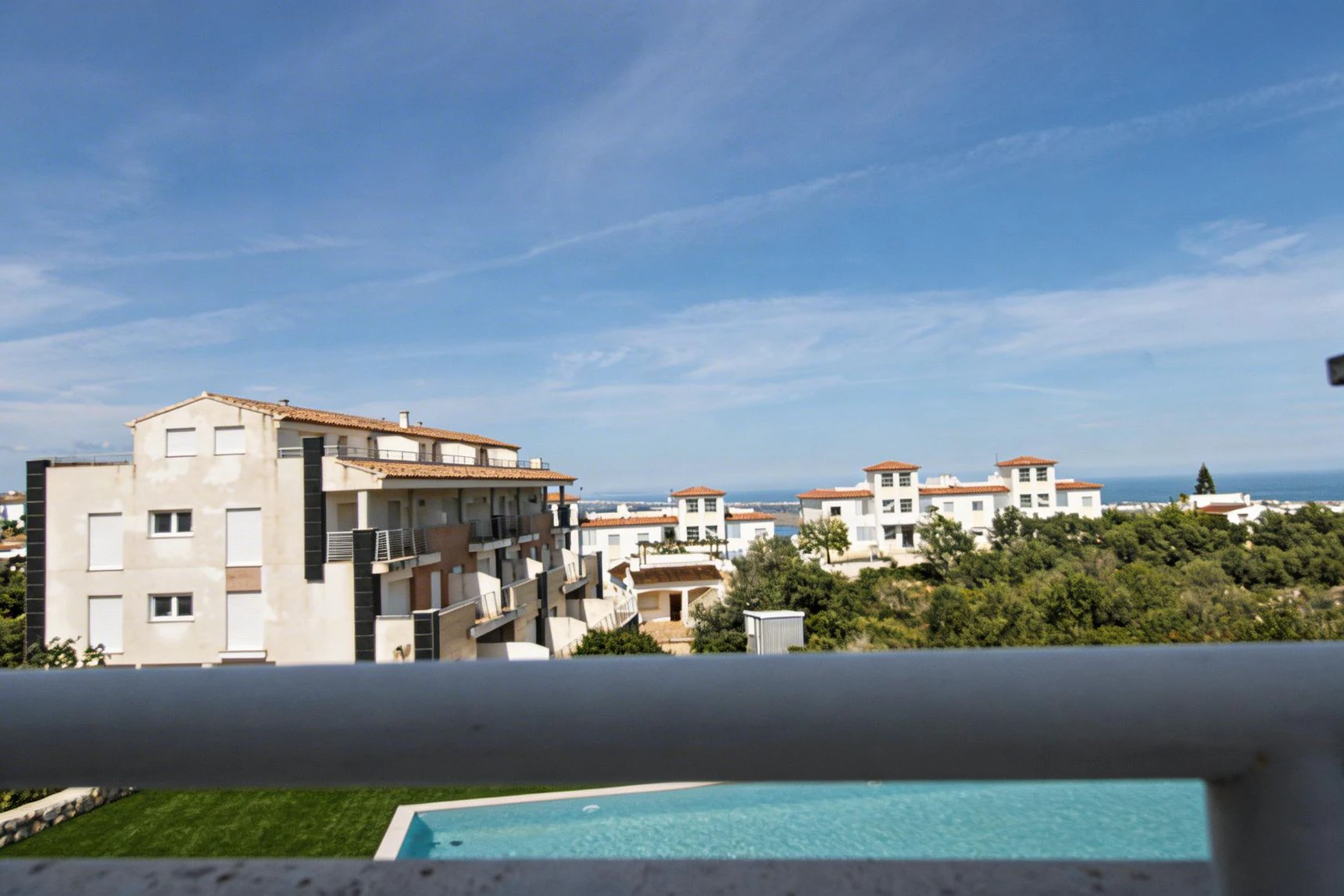 APARTAMENTO CON VISTAS AL MAR Y RENTABILIDAD REAL – TERRAZA, LUZ Y UBICACIÓN