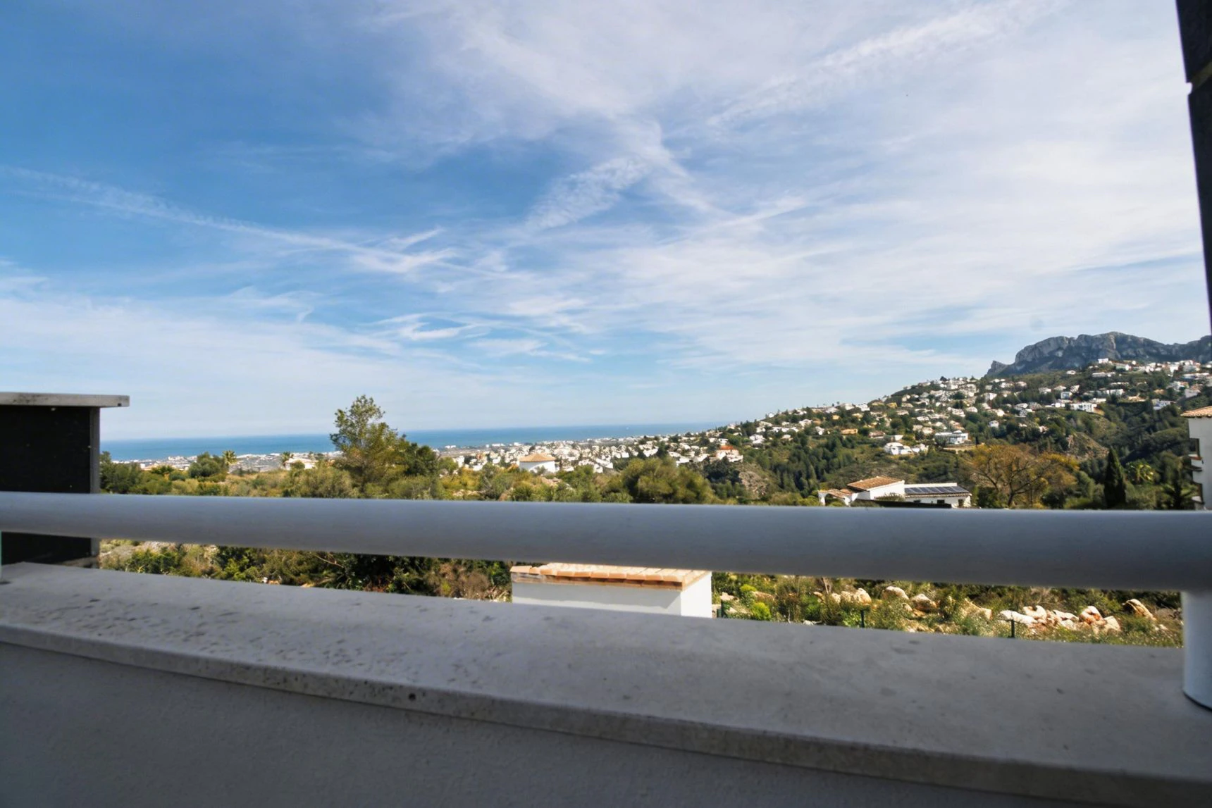 APARTAMENTO CON VISTAS AL MAR Y RENTABILIDAD REAL – TERRAZA, LUZ Y UBICACIÓN