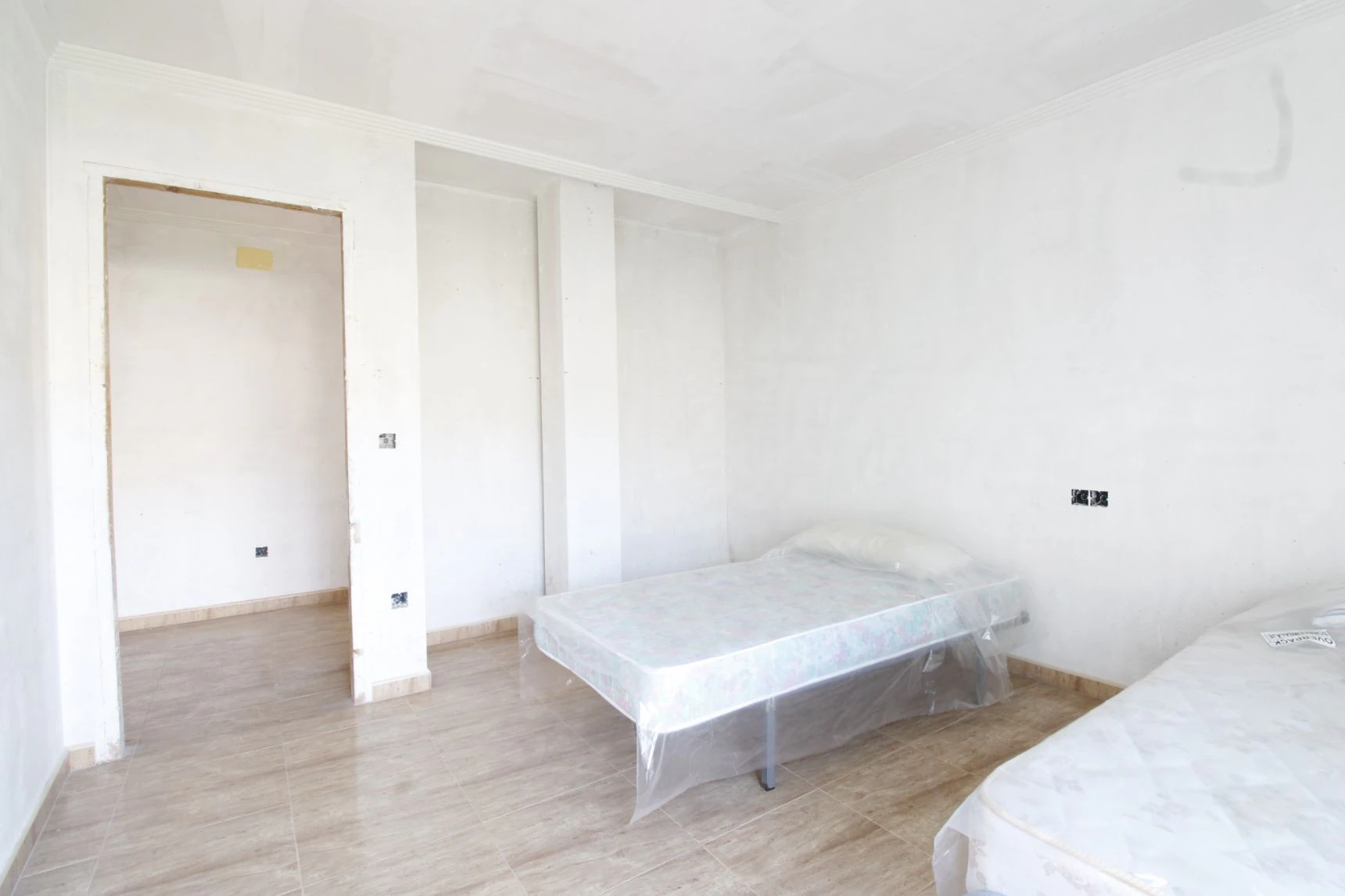CASA CON GARAJE XXL Y POTENCIAL DE REVALORIZACIÓN EN PEGO – 300 m² REALES