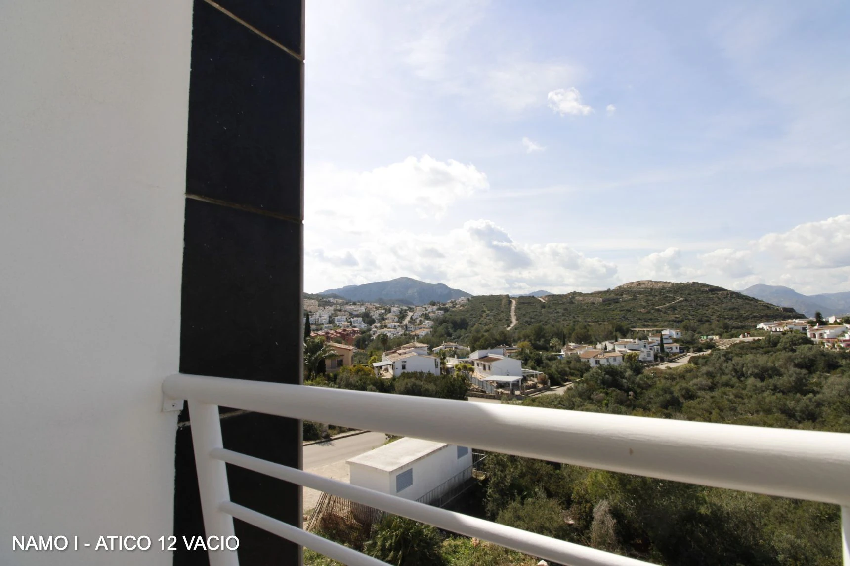 ÁTICO DÚPLEX CON TERRAZAS Y VISTAS 360º AL MAR – INVERSIÓN Y CALIDAD DE VIDA