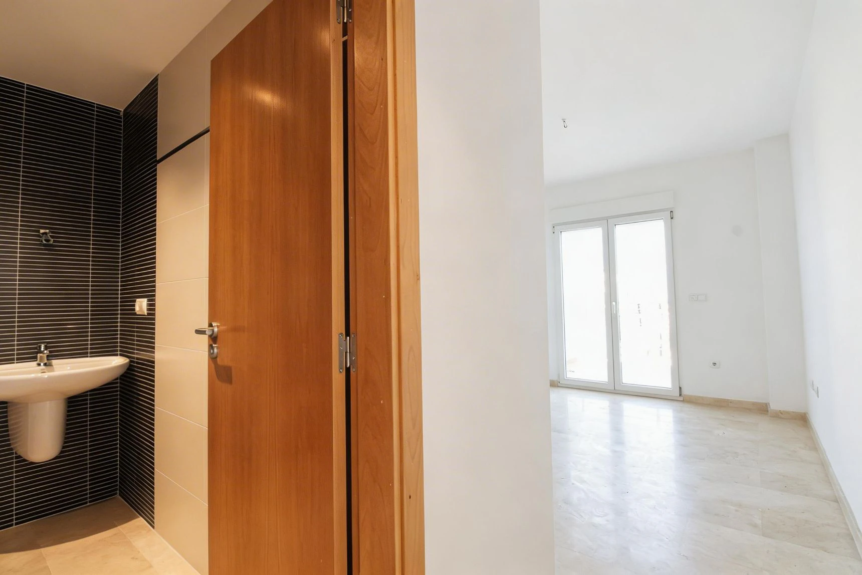 APARTAMENTO CON VISTAS AL MAR Y RENTABILIDAD REAL – TERRAZA, LUZ Y UBICACIÓN