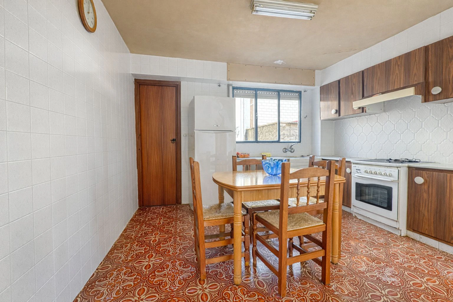 Edificio de 2 plantas. 2 vivienda independientes