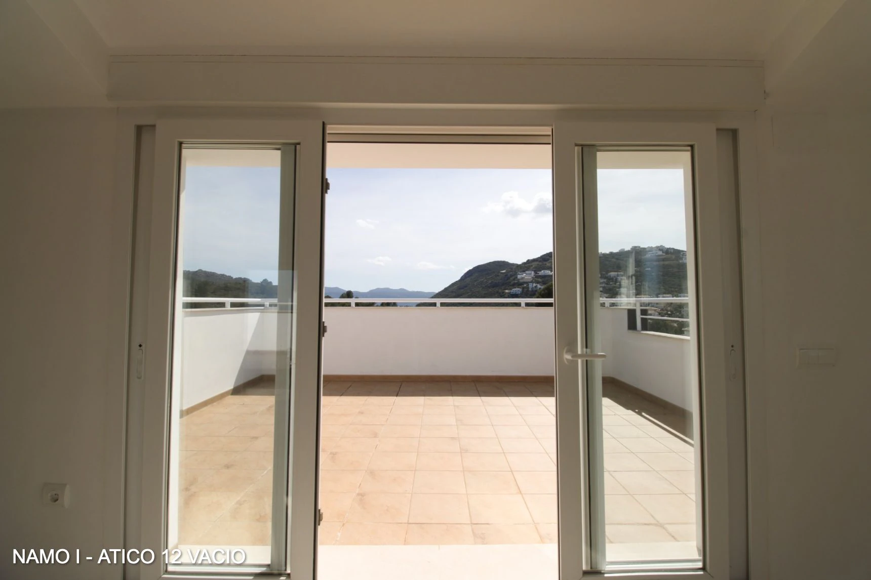 ÁTICO DÚPLEX CON TERRAZAS Y VISTAS 360º AL MAR – INVERSIÓN Y CALIDAD DE VIDA