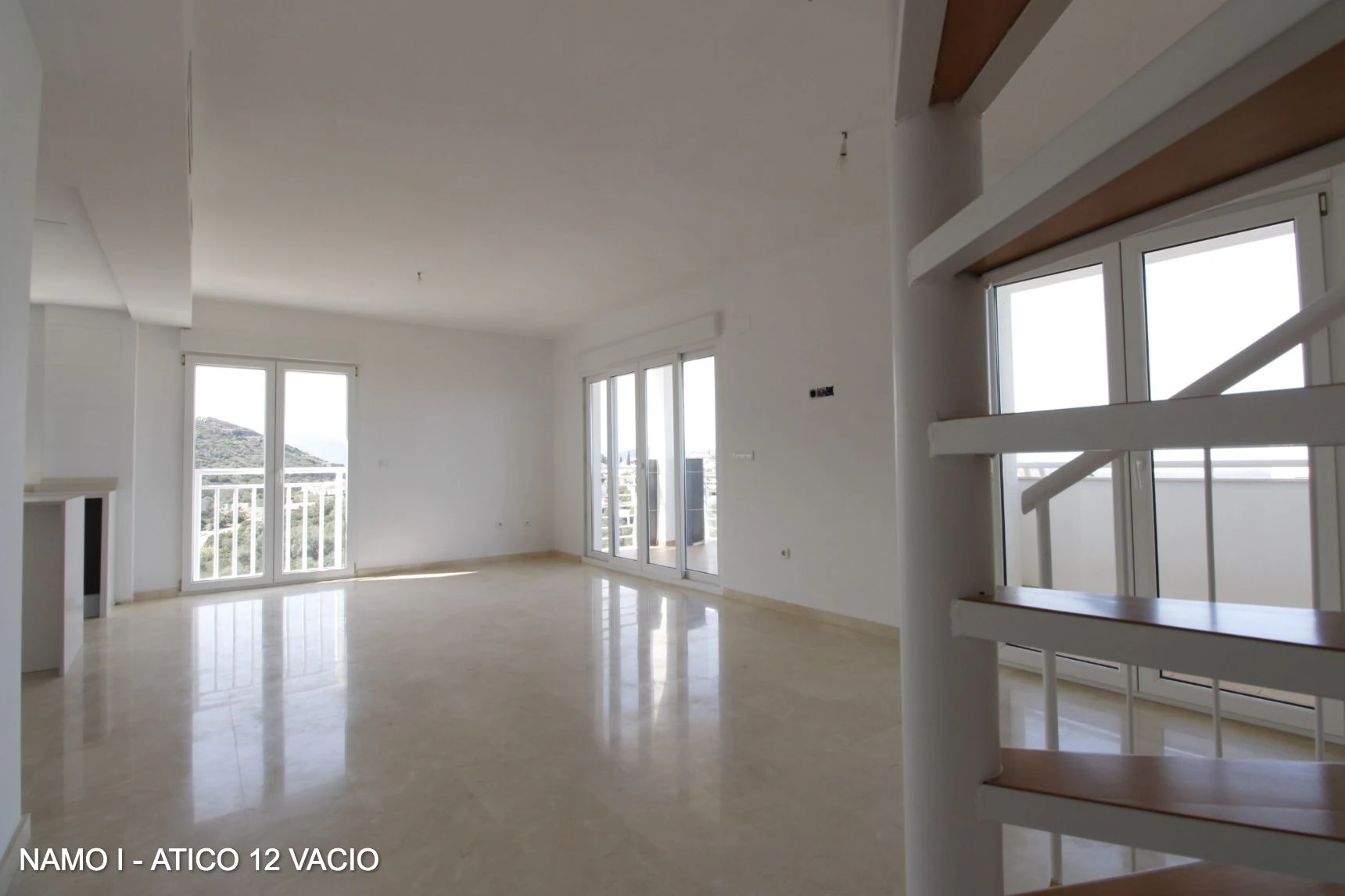 ÁTICO DÚPLEX CON TERRAZAS Y VISTAS 360º AL MAR – INVERSIÓN Y CALIDAD DE VIDA
