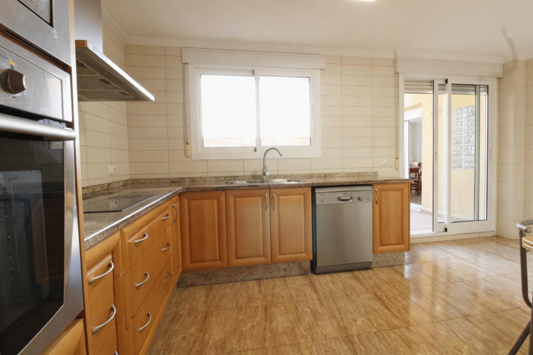 CASA CON GARAJE XXL Y POTENCIAL DE REVALORIZACIÓN EN PEGO – 300 m² REALES