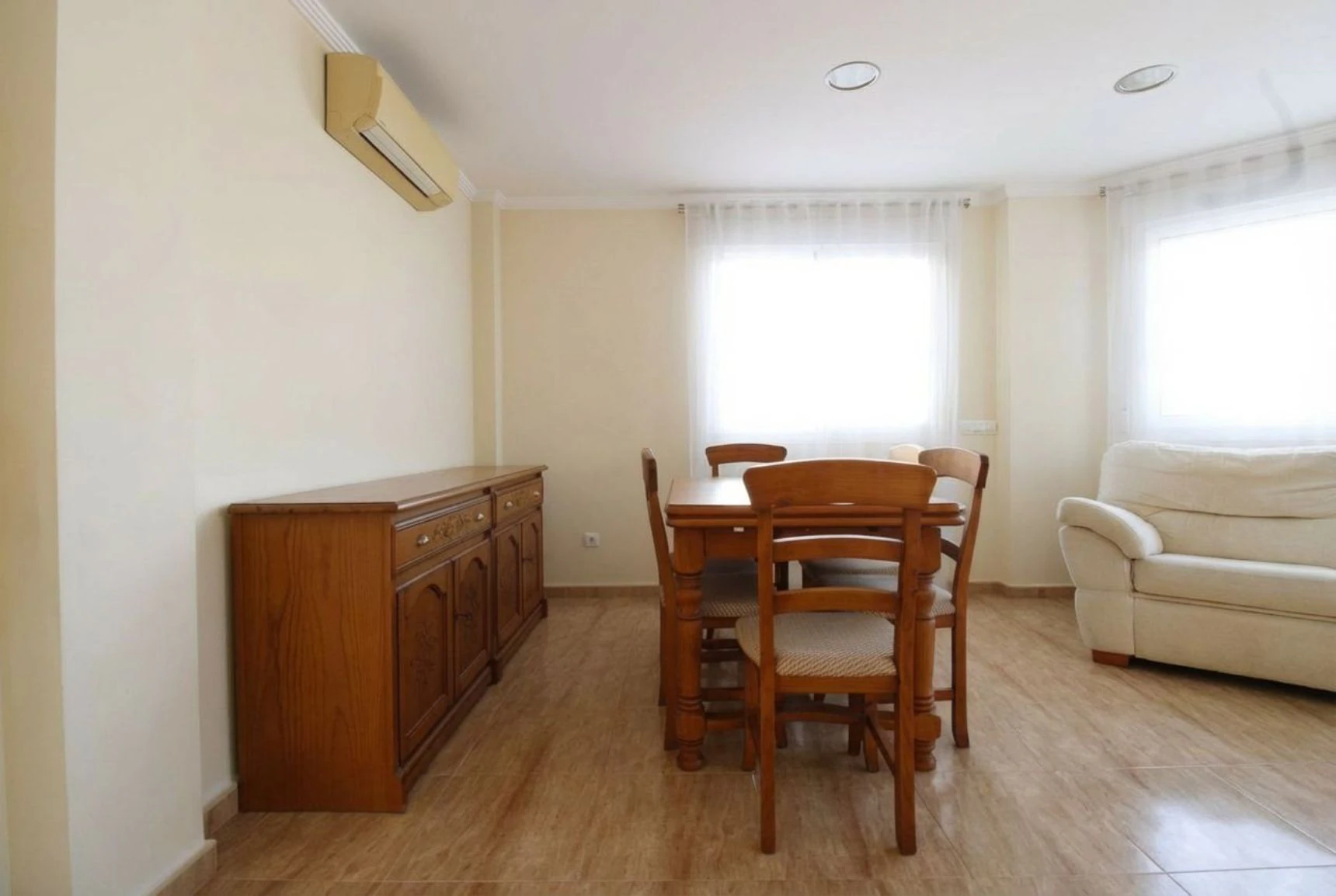 CASA CON GARAJE XXL Y POTENCIAL DE REVALORIZACIÓN EN PEGO – 300 m² REALES