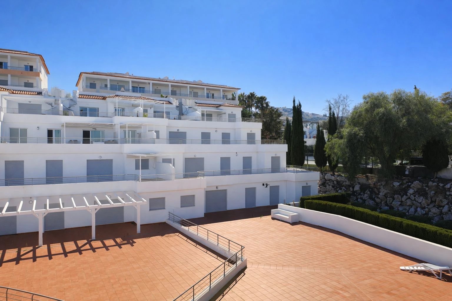 Ático con gran terraza y vistas panorámicas al mar en Monte Pego