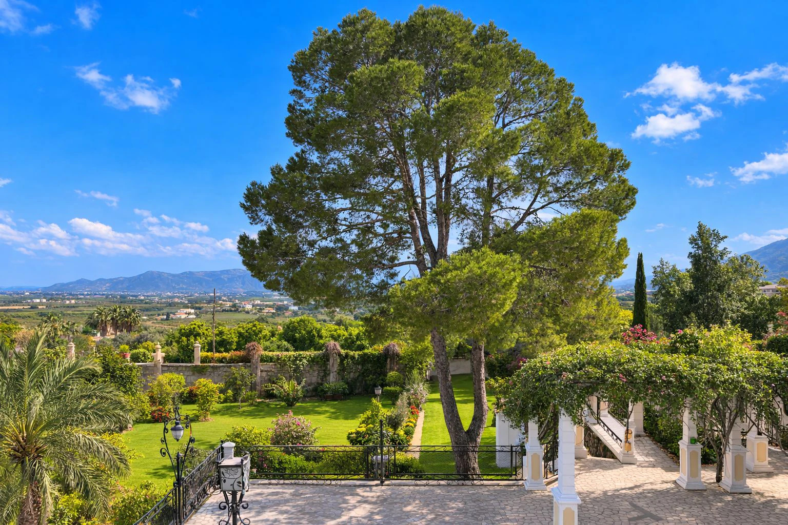 ¿Quieres una casa o un activo exclusivo que genere ingresos donde otros solo ven lujo? En Pego (Costa Blanca)