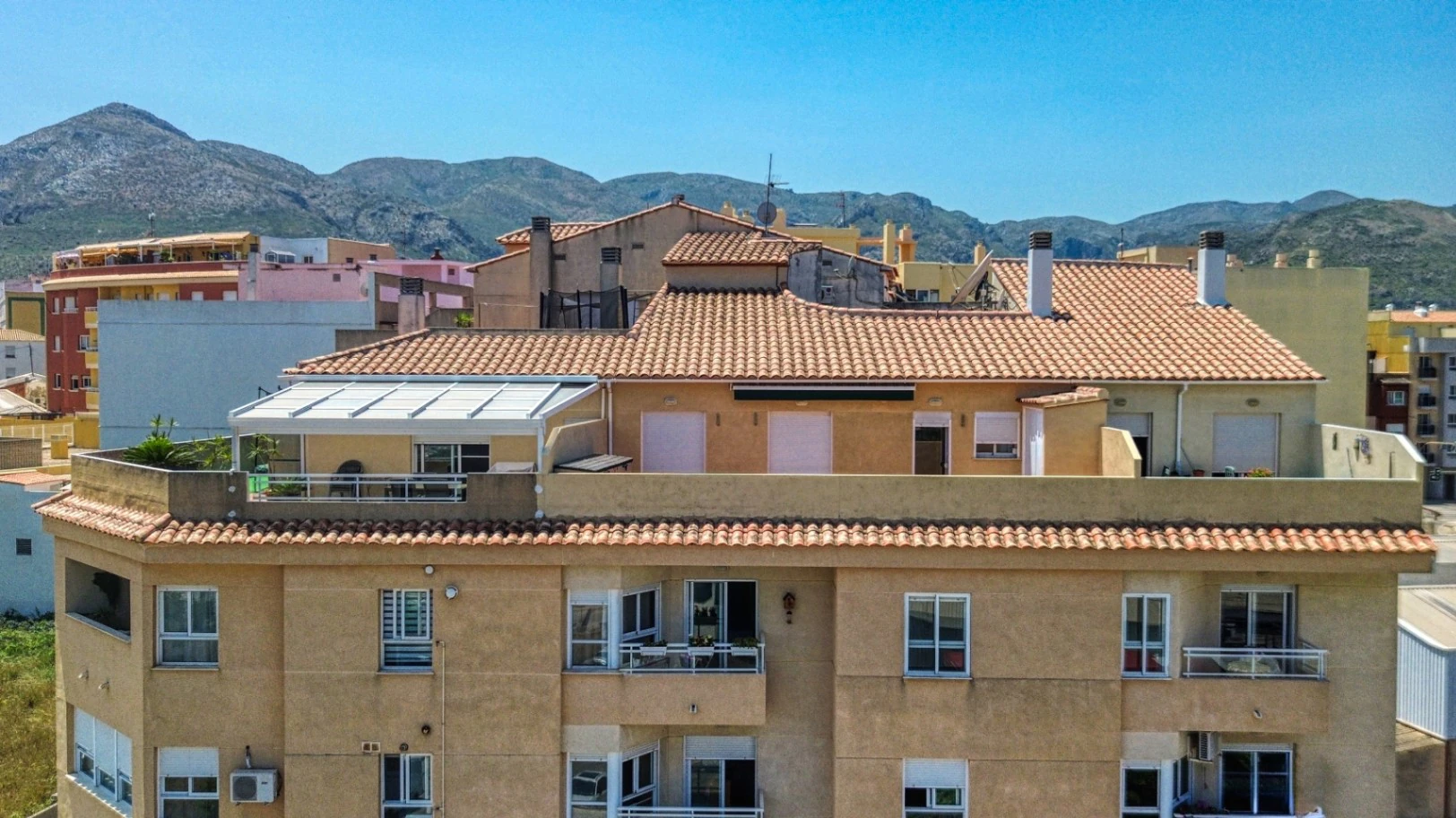 Ático Duplex con 2 habitaciones y terraza en Pego (Marina Alta)