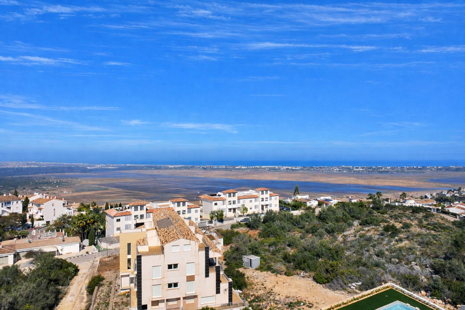 APARTAMENTO CON TERRAZA Y VISTAS AL MAR (MONTE PEGO)