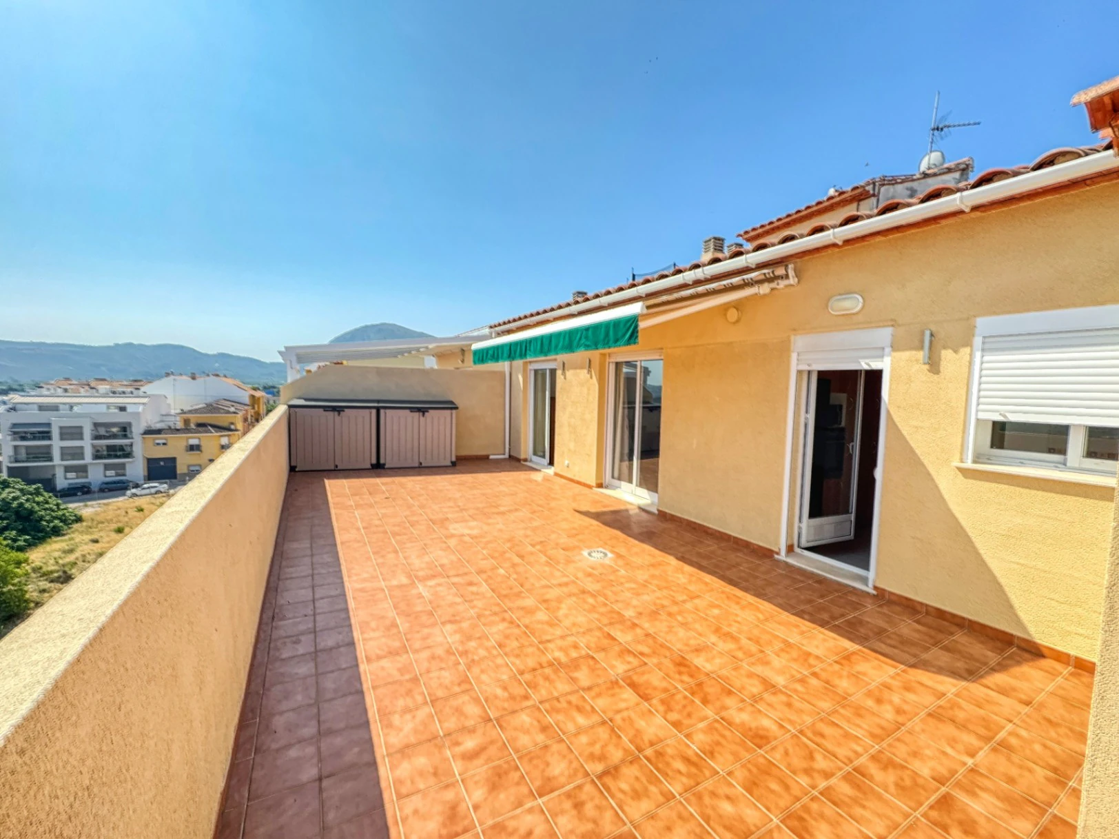 Ático Duplex con 2 habitaciones y terraza en Pego (Marina Alta)
