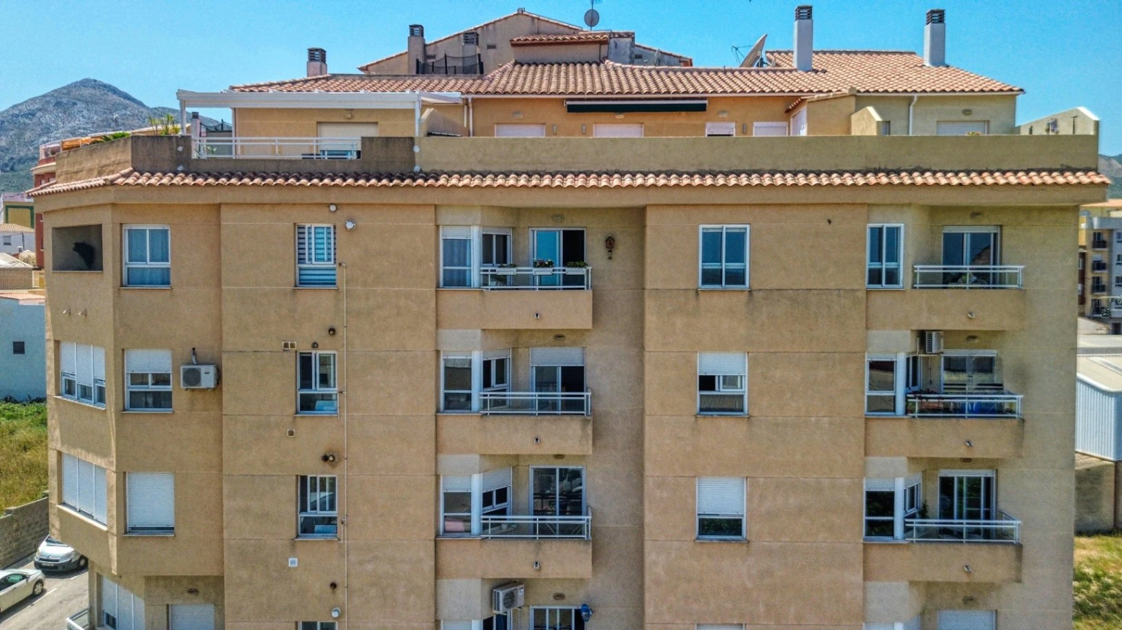 Ático Duplex con 2 habitaciones y terraza en Pego (Marina Alta)