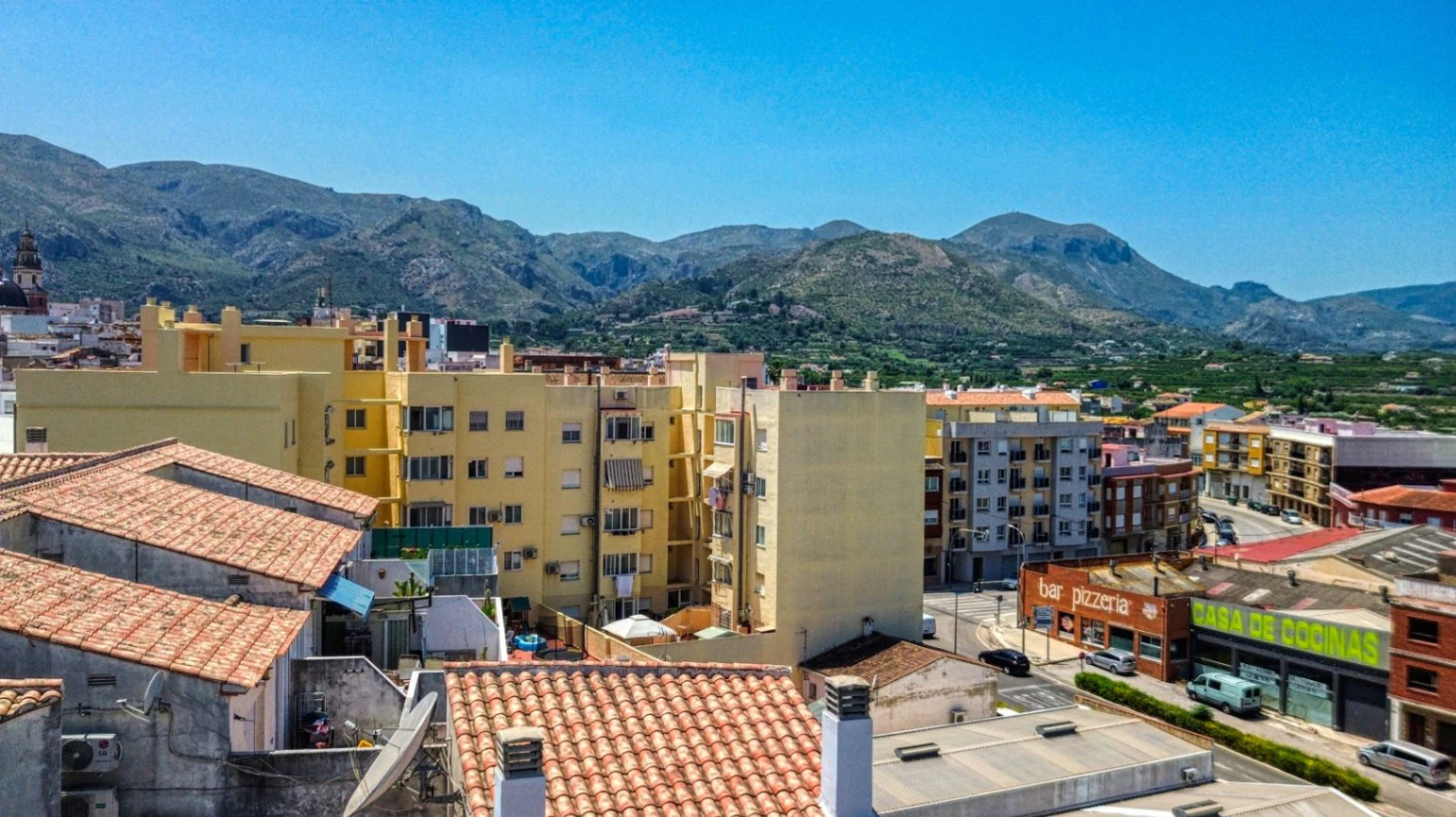 Ático Duplex con 2 habitaciones y terraza en Pego (Marina Alta)