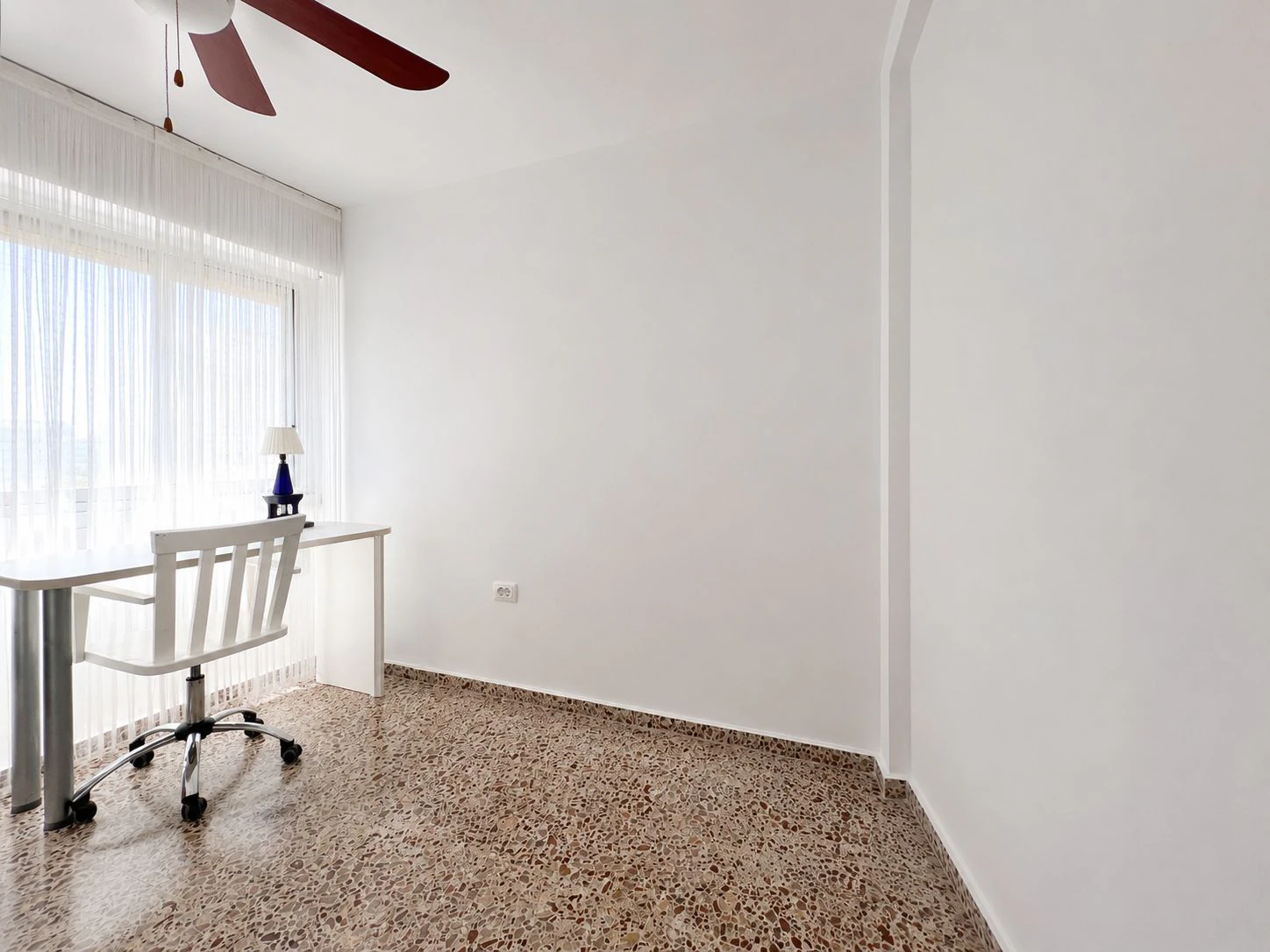Cuarto piso sin ascensor listo para entrar a vivir en Pego
