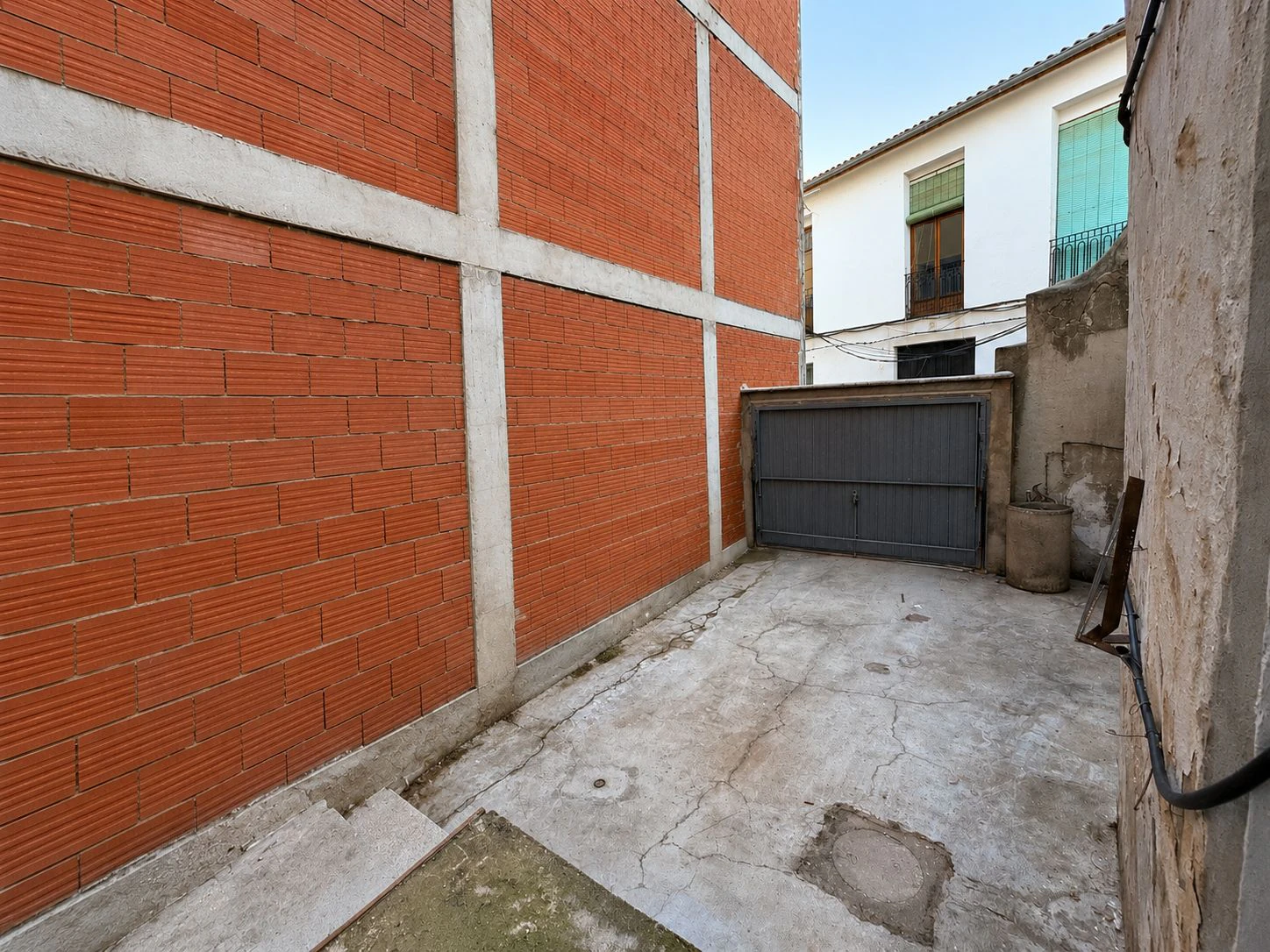 OPORTUNIDAD DE INVERSIÓN EN EL CENTRO DE PEGO: CASA SEÑORIAL CON LOCAL Y DOBLE ACCESO