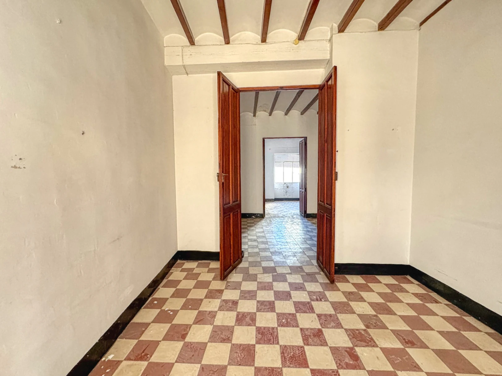 Inversión en la Costa Blanca, vivienda e ingresos económicos