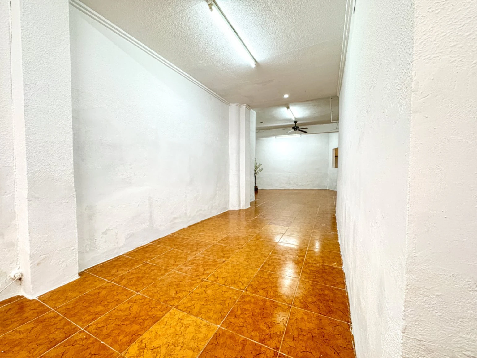 Boutique / local commercial de 72 m² à Pego (03780)