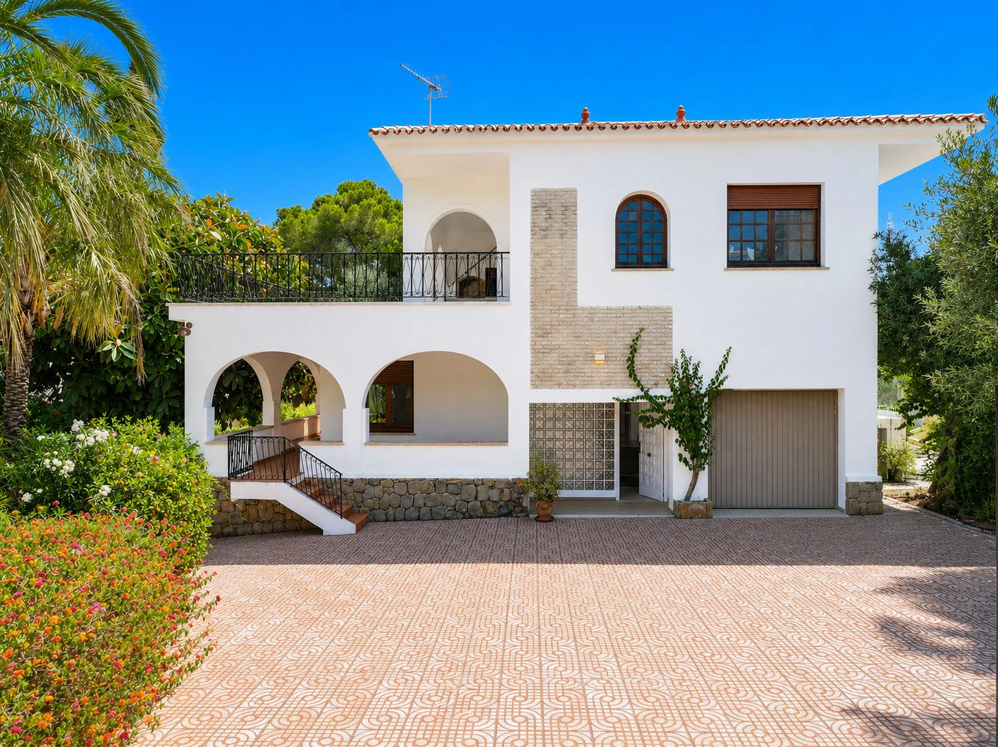 Chalet mit Tennisplatz und Garten in Les Rotes (Denia)