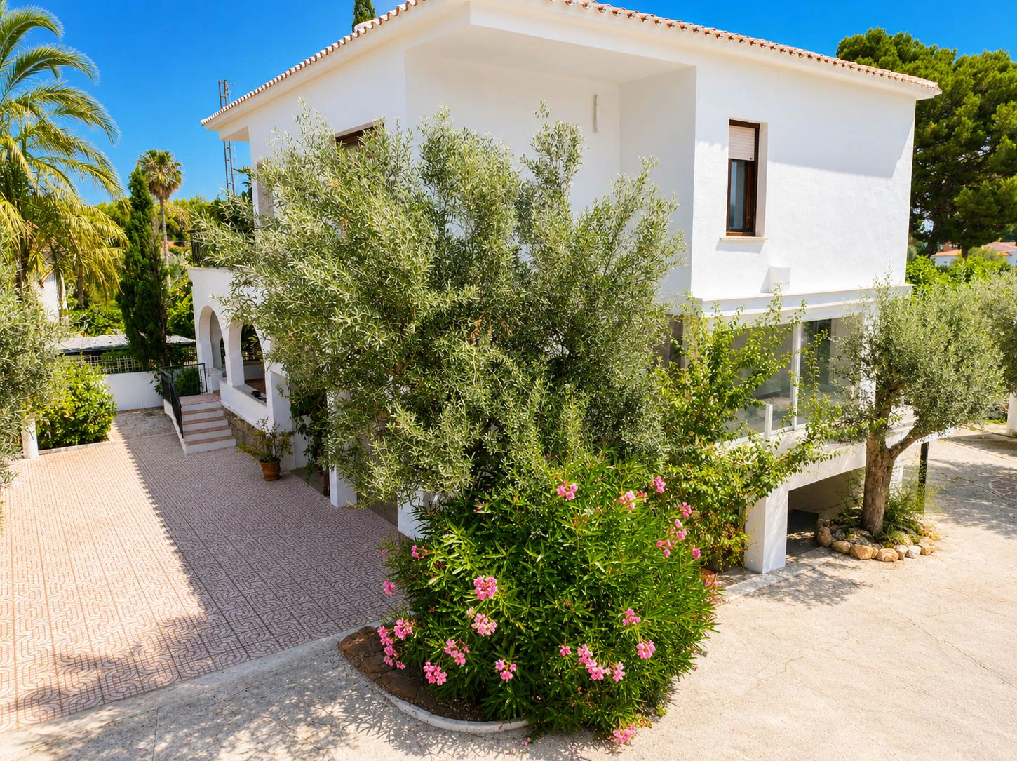 Chalet mit Tennisplatz und Garten in Les Rotes (Denia)