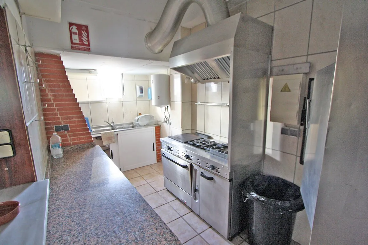 Local comercial cerca de la playa a la venta en Denia