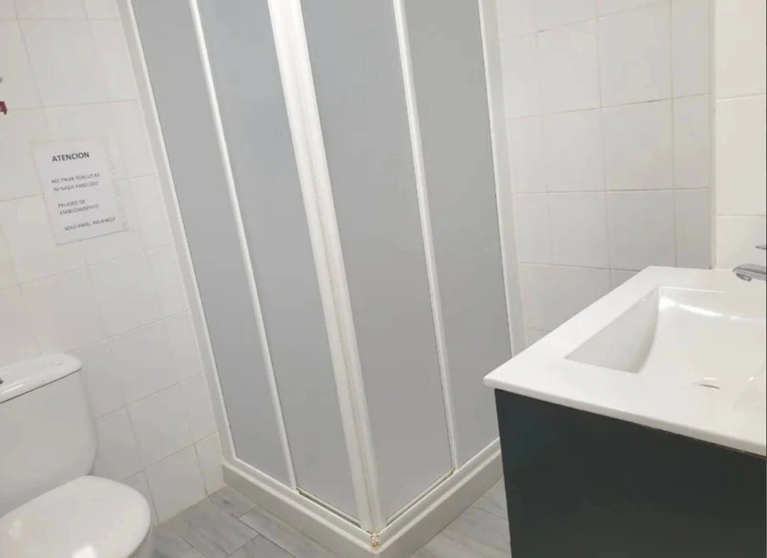 SE VENDE BAJO EN PRIMERA LINEA EN LA PLAYA DE GANDIA
