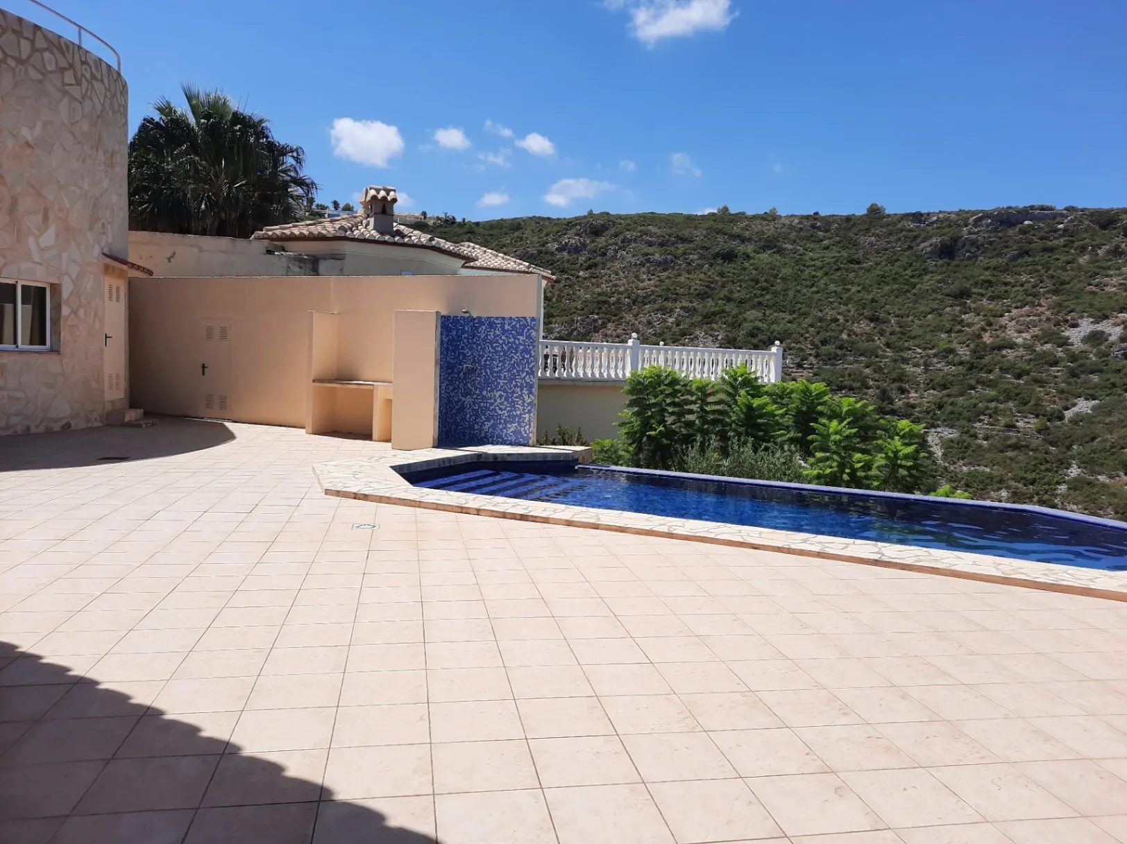 CHALET INDEPENDIENTE CON VISTAS AL MAR