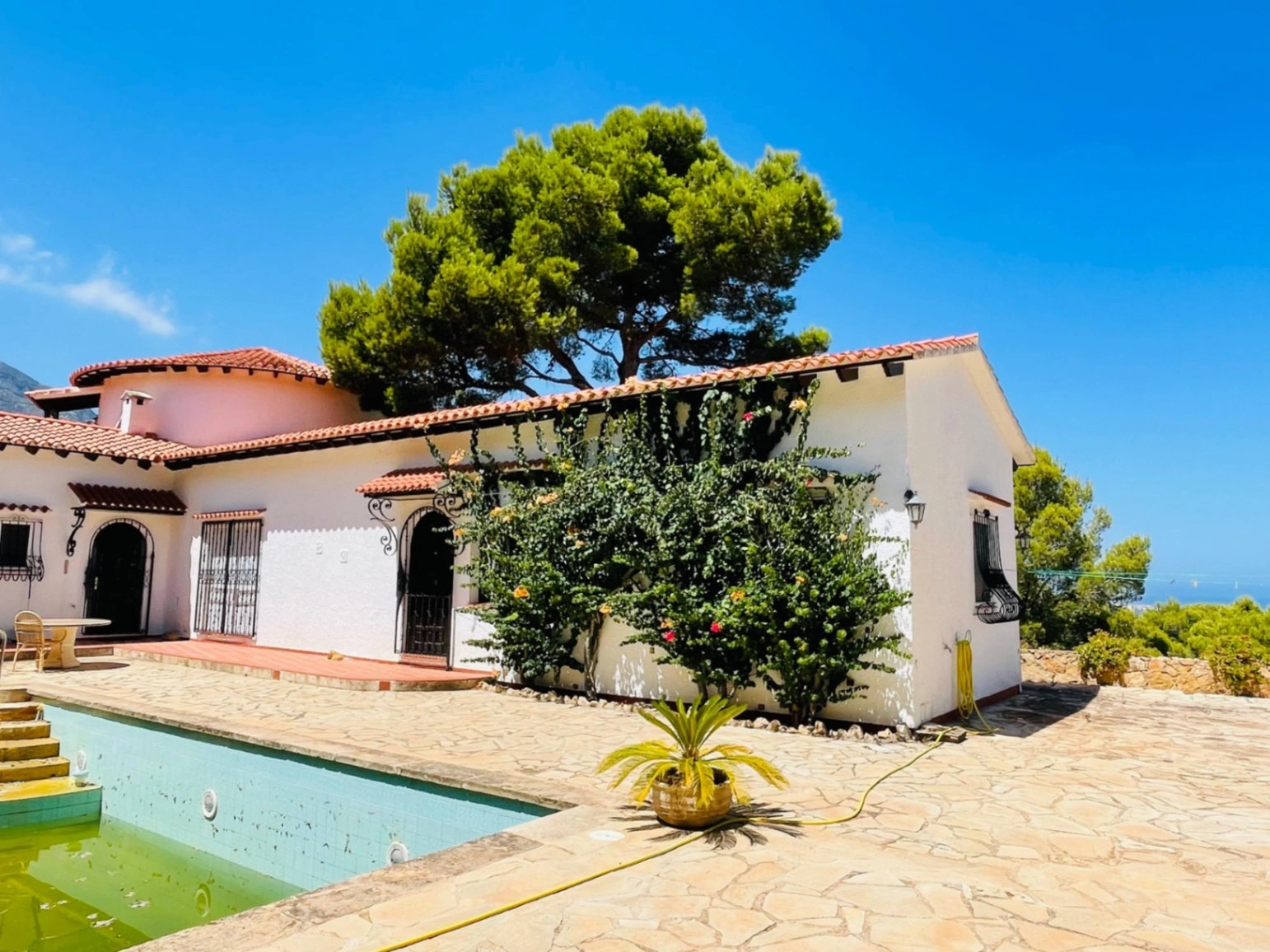 Chalet con piscina y vistas panorámicas en Dénia- Las Rotas