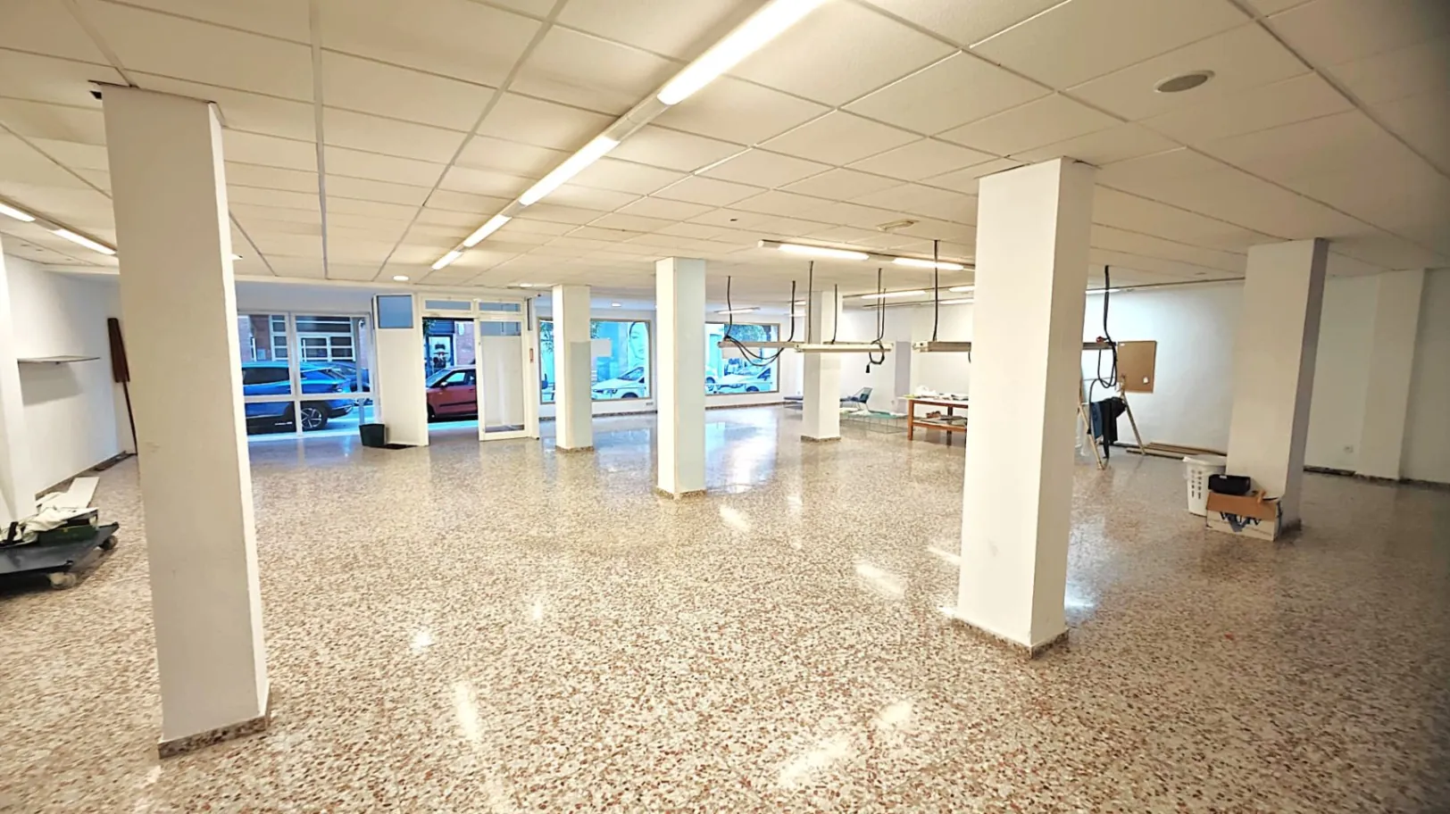 AMPLIO LOCAL COMERCIAL EN GANDIA