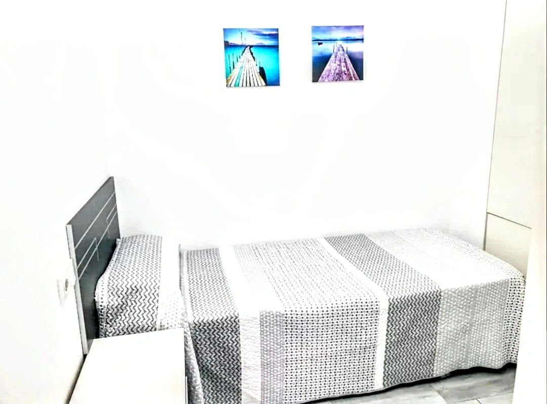 SE VENDE BAJO EN PRIMERA LINEA EN LA PLAYA DE GANDIA