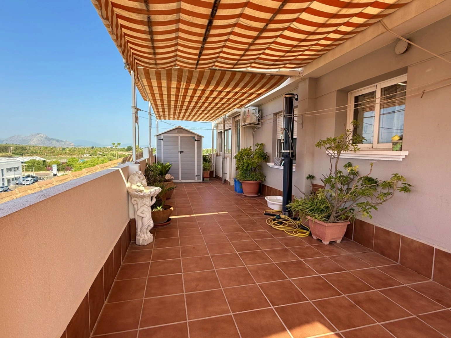 Ático en venta en Denia con gran terraza y bonitas vistas