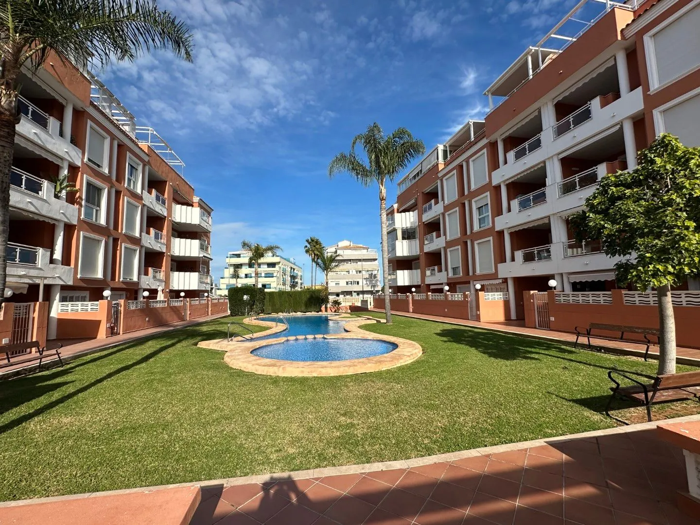 Apartamento en Denia en planta baja de 2 dormitorios y terraza privada en venta