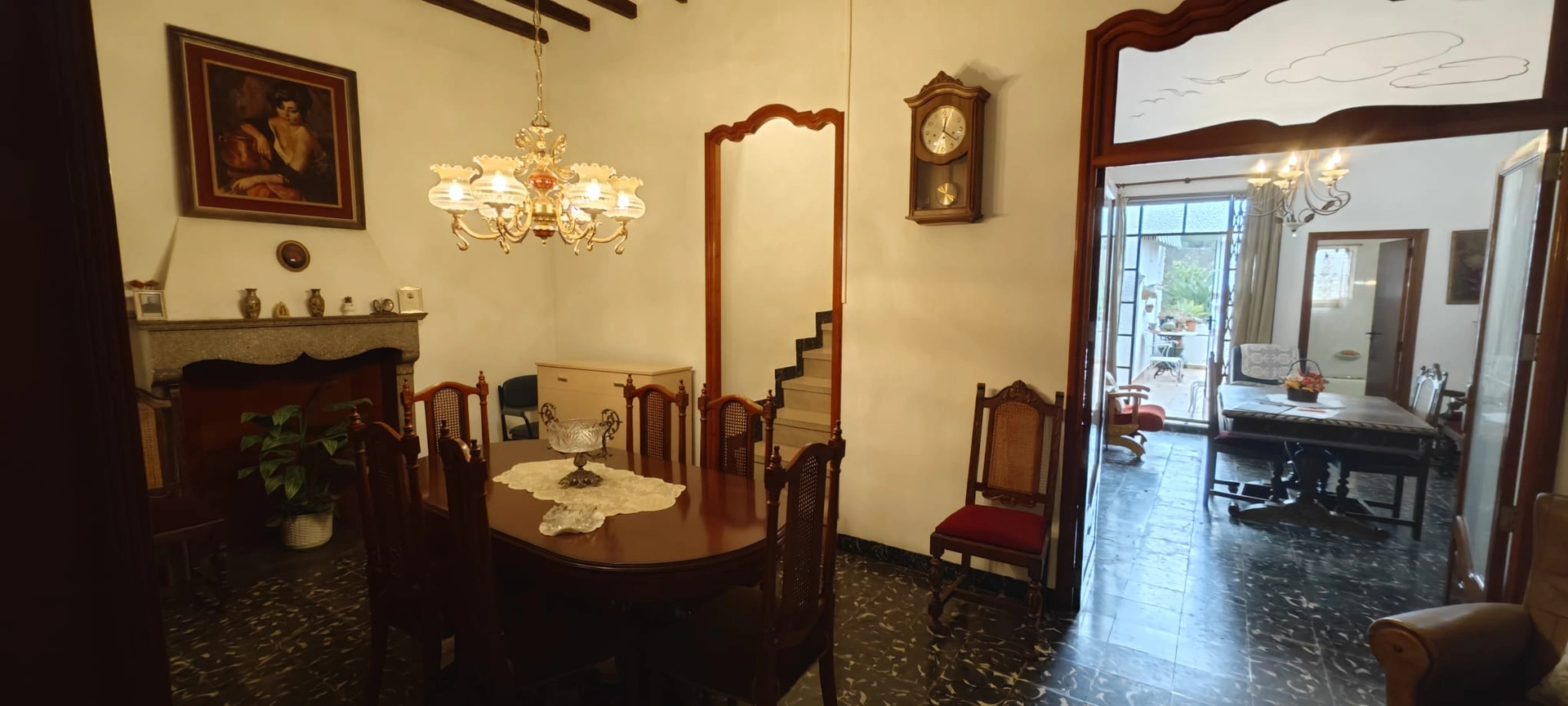 CASA DE PUEBLO DUPLEX CON PATIO AJARDINADO